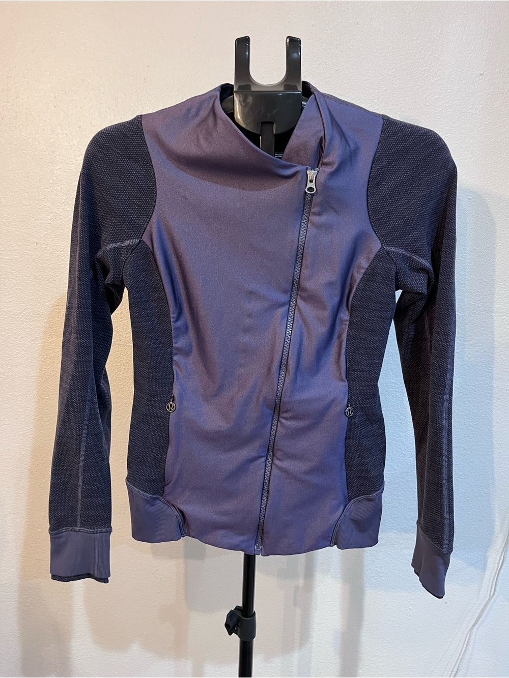 Lululemon Asymmetrical Zip Moto Running Jacket Blue Purple Women's Size 8